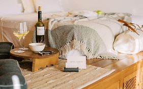 Arte Lindos Suites